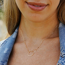Load image into Gallery viewer, Mother and Daughter Interlocking Circle Necklace