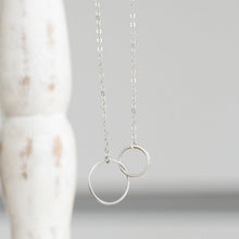 Load image into Gallery viewer, Mother and Daughter Interlocking Circle Necklace